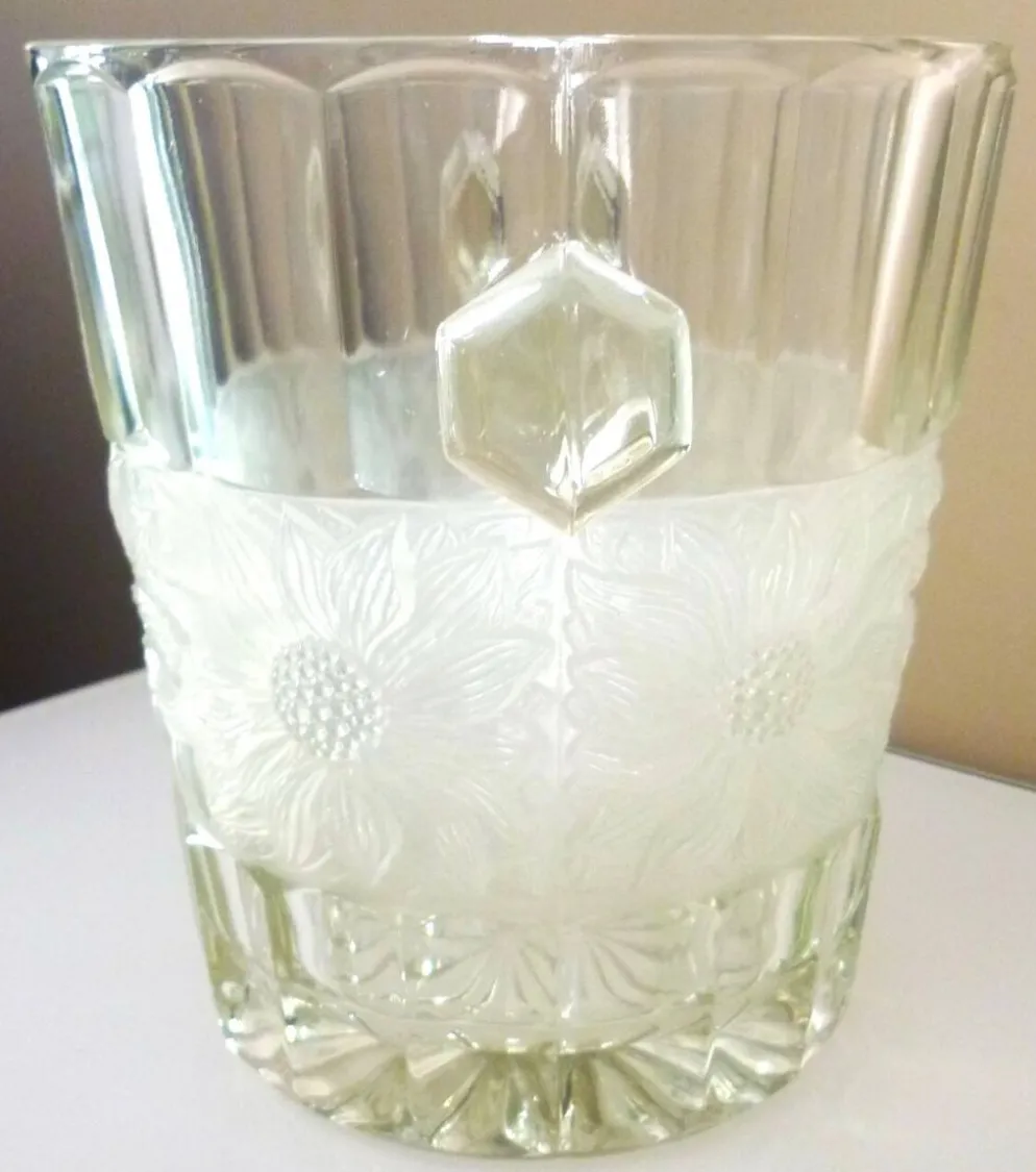 Seau à champagne, style et époque art déco, cristal épais, moulé, dépoli