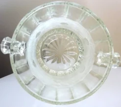 Seau à champagne, style et époque art déco, cristal épais, moulé, dépoli
