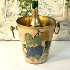 Seau à champagne vintage en cloisonné français avec un design de raisins et de vignes.