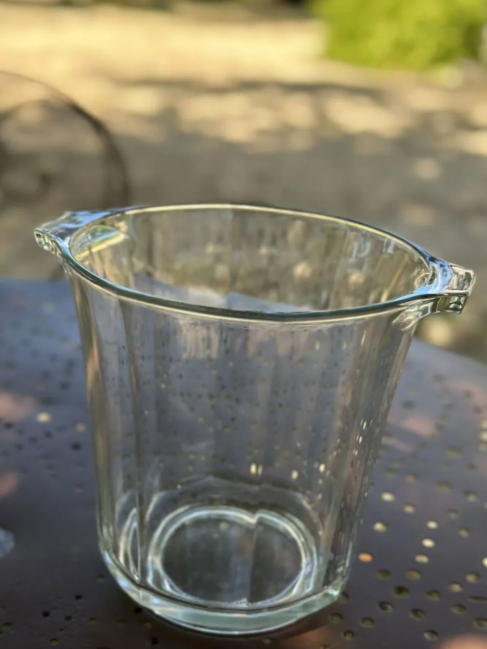 Seau à champagne vintage en verre moulé à côtes