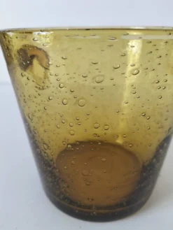 Seau à glace Biot vintage en verre soufflé bullé ambré, signé