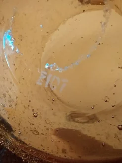 Seau à glace Biot vintage en verre soufflé bullé ambré, signé