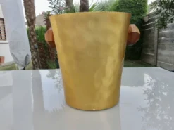 Seau à glace en aluminium anodisé doré, poignées en teck, signé T.L PARIS
