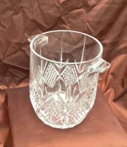 Seau à glace en cristal dimensions : hauteur -20 c/m-diamètre haute -16cm-