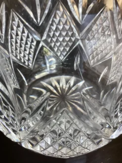 Seau à glace en cristal dimensions : hauteur -20 c/m-diamètre haute -16cm-