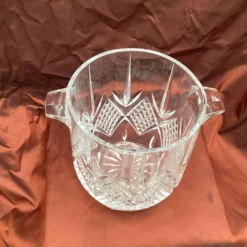 Seau à glace en cristal dimensions : hauteur -20 c/m-diamètre haute -16cm-