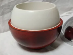 Seau à glace en forme de pomme, métal chromé et bakélite rouge, France, 70s