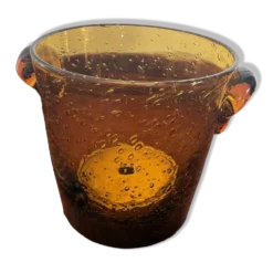 Seau à glace en verre bullé ambre signé Biot avec sa pince