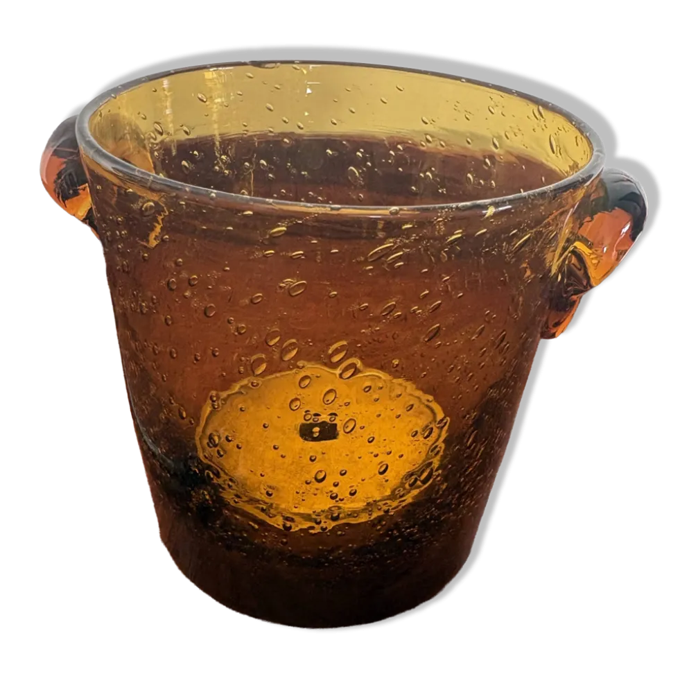 Seau à glace en verre bullé ambre signé Biot avec sa pince