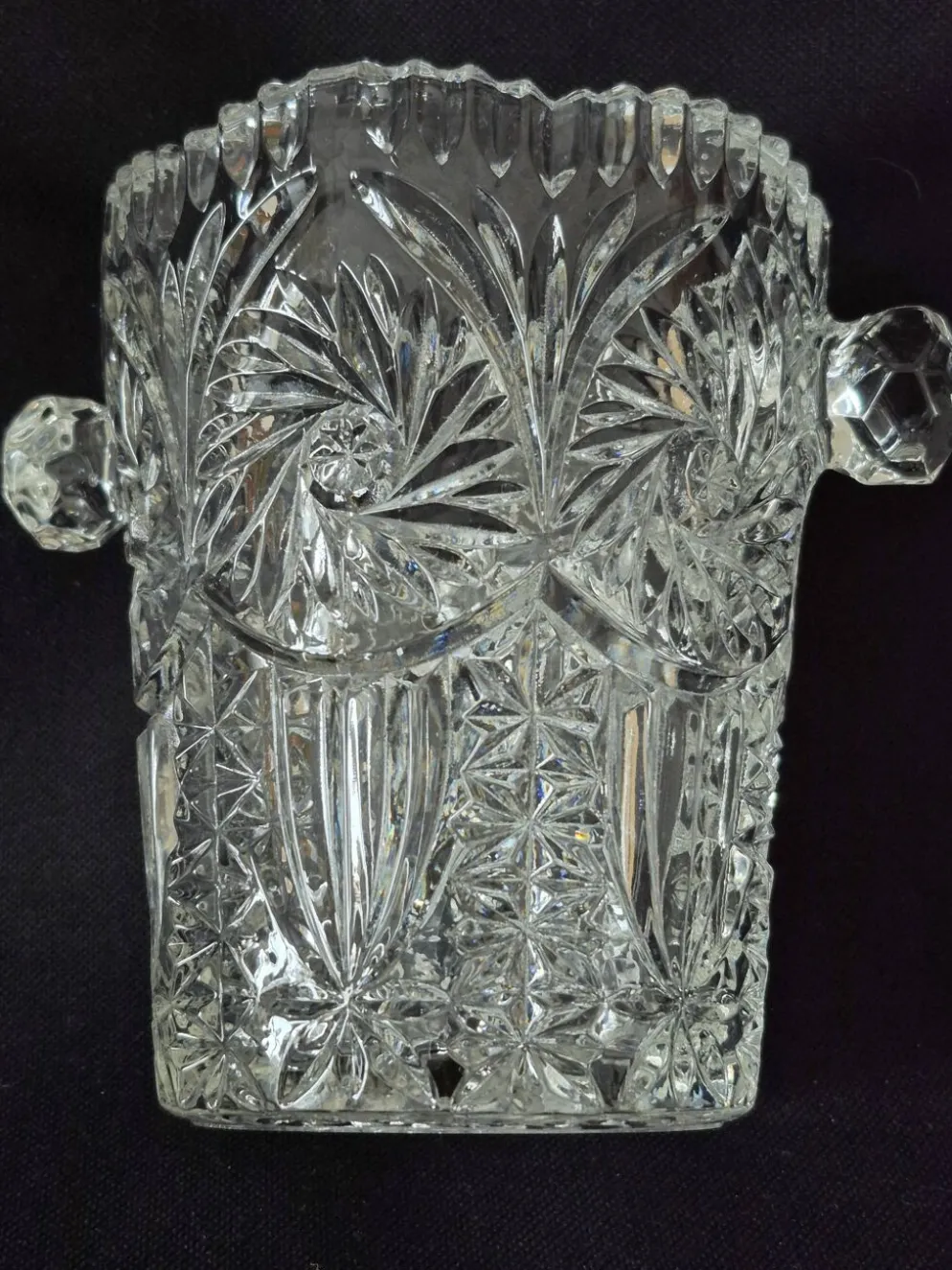 Seau à glace en verre moulé et taillé, A322