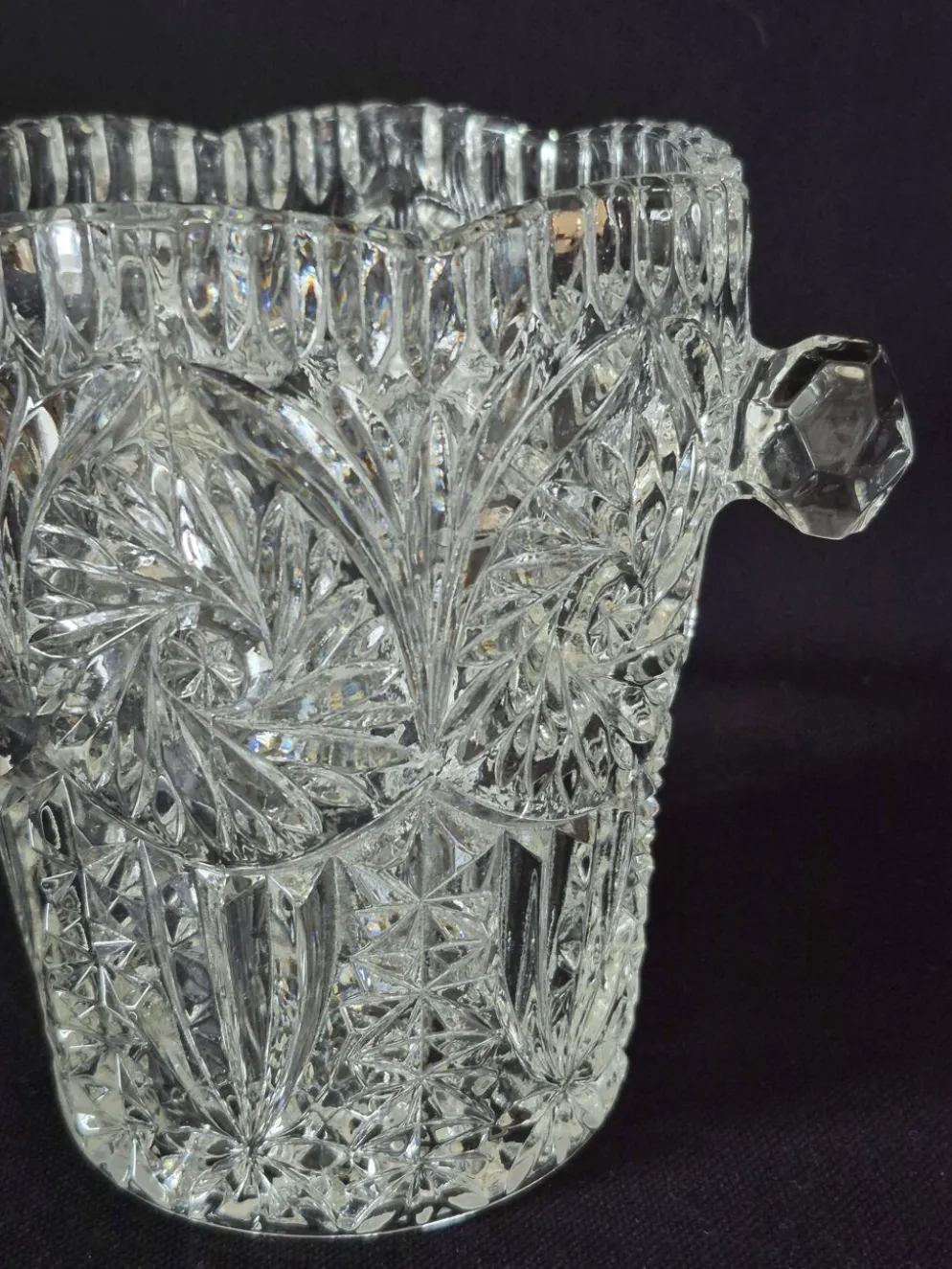 Seau à glace en verre moulé et taillé, A322