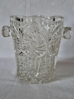 Seau à glace en verre moulé et taillé, A322