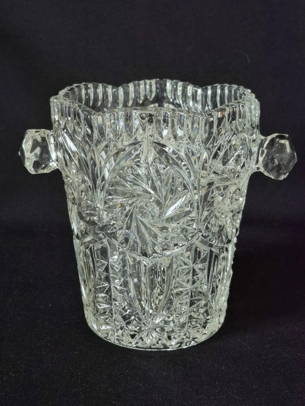 Seau à glace en verre moulé et taillé, A322