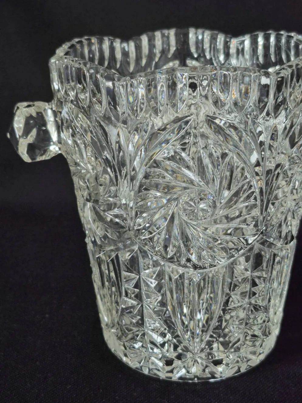 Seau à glace en verre moulé et taillé, A322