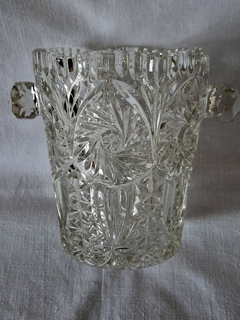 Seau à glace en verre moulé et taillé, A322