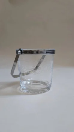 Seau à glace en verre transparent avec un motif floral gravé