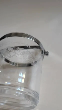 Seau à glace en verre transparent avec un motif floral gravé
