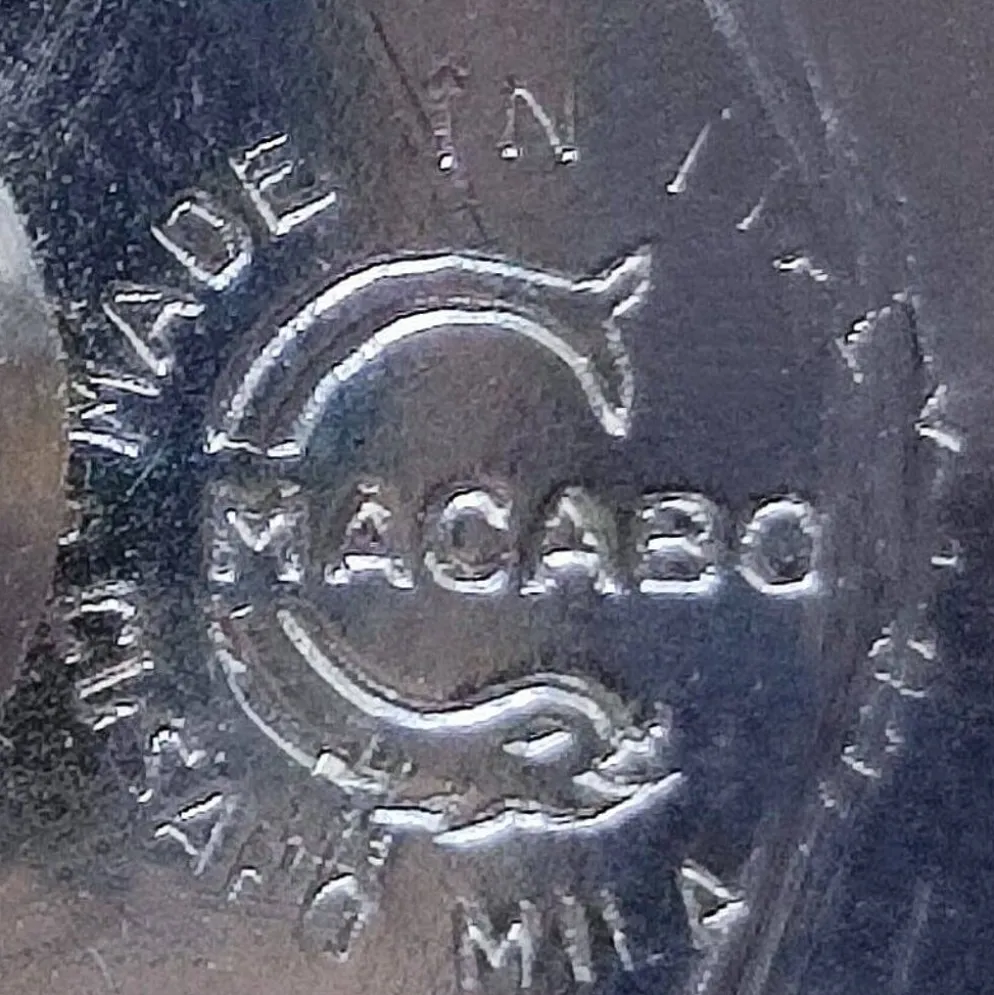 Seau à glace époustouflant en acier inoxydable par Macabo des années 1960. Fabriqué en Italie.