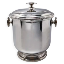 Seau à glace époustouflant en acier inoxydable par Macabo des années 1960. Fabriqué en Italie.