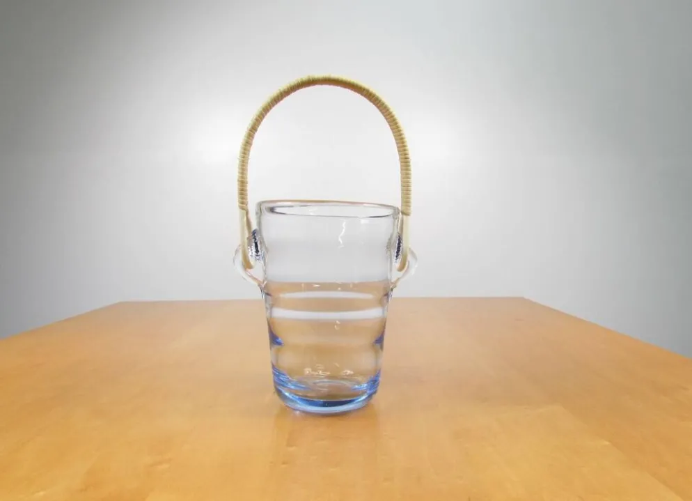 Seau à glace - Rotin et verre ondulé - Années 60 Seau à glace - Rotin et ve