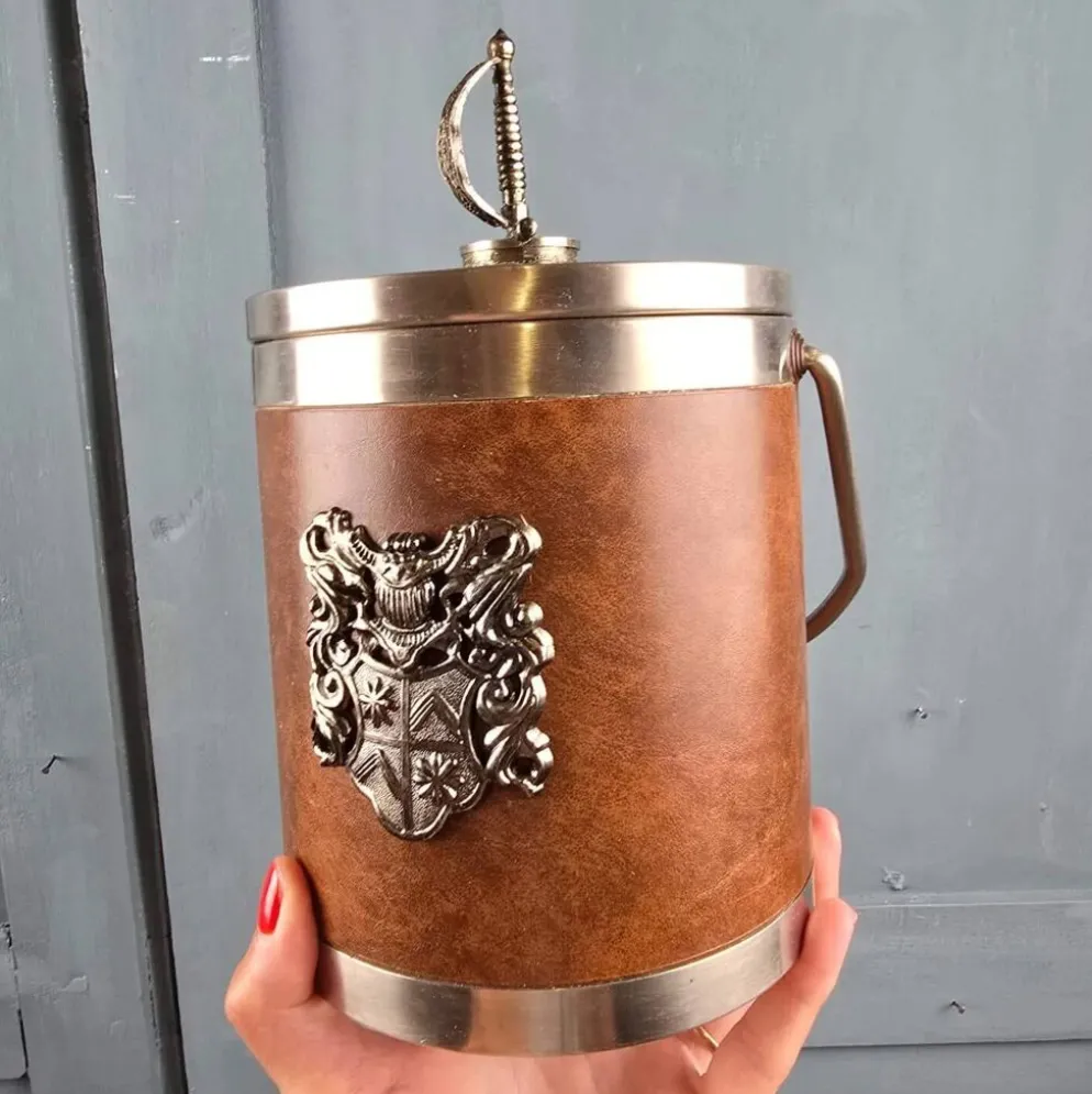 Seau à glace vintage chevalier – Blason et poignée épée – Années 60-70