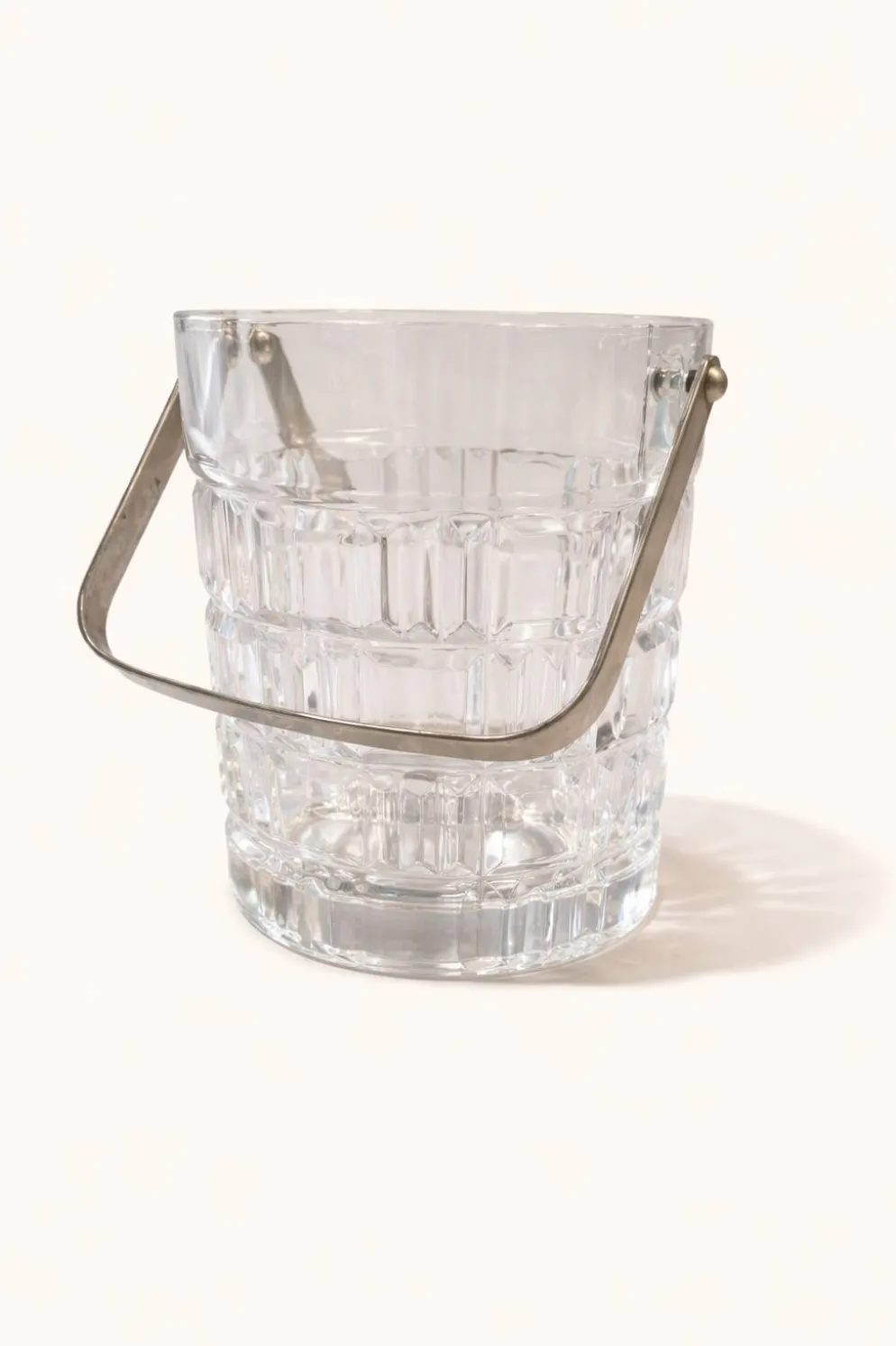 Seau à glace vintage en verre taillé avec anse métal – esprit bar années 60