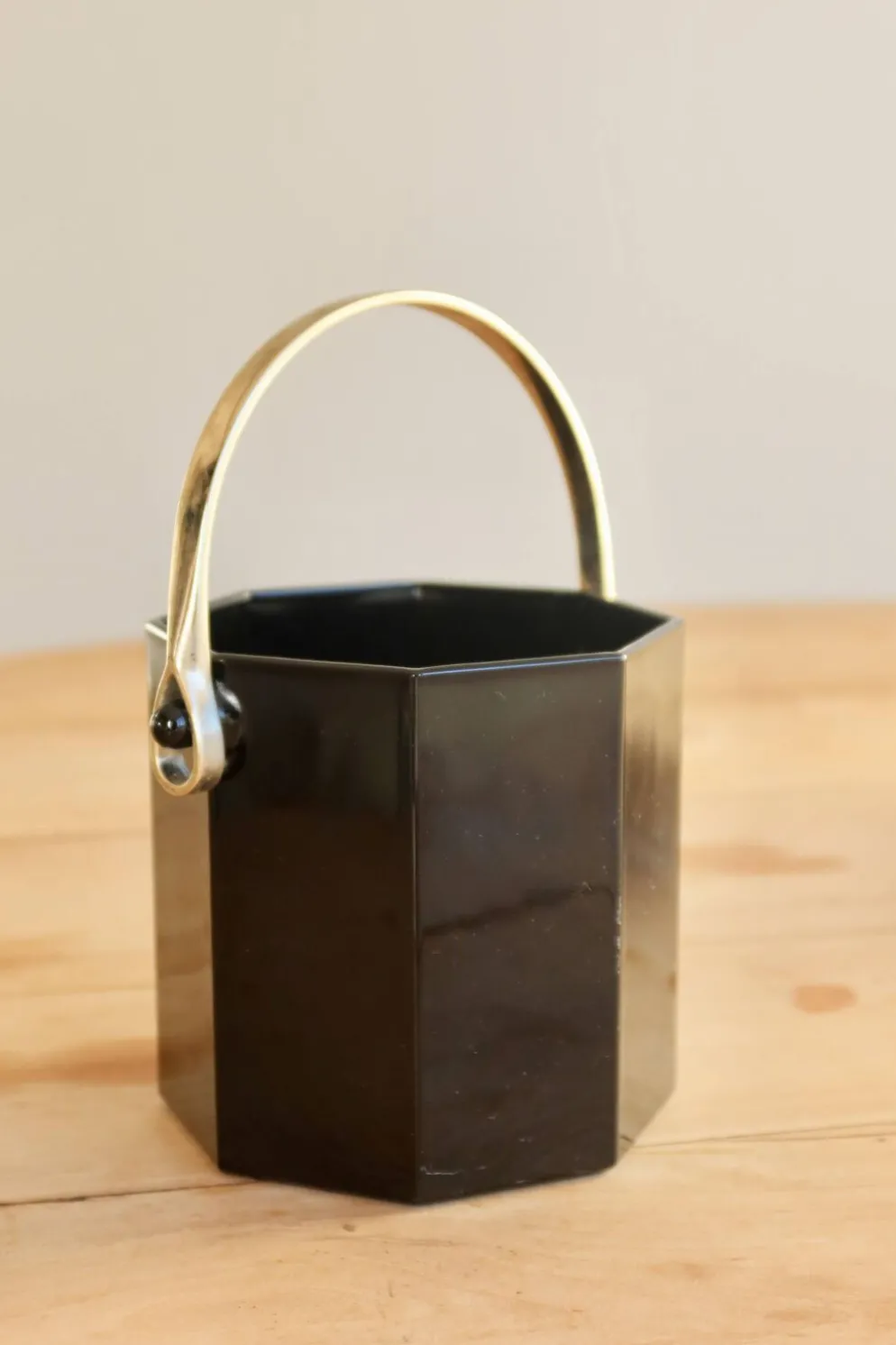 Seau à glace vintage Luminarc verre noir avec poignée en métal doré