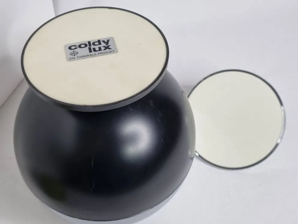 Seau à glaçons Coldy Lux, design sphérique en métal chromé et noir, années
