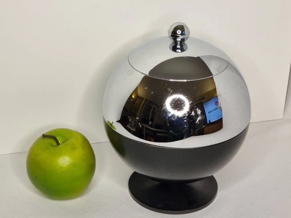 Seau à glaçons Coldy Lux, design sphérique en métal chromé et noir, années