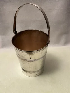 Seau à glaçons en métal argenté