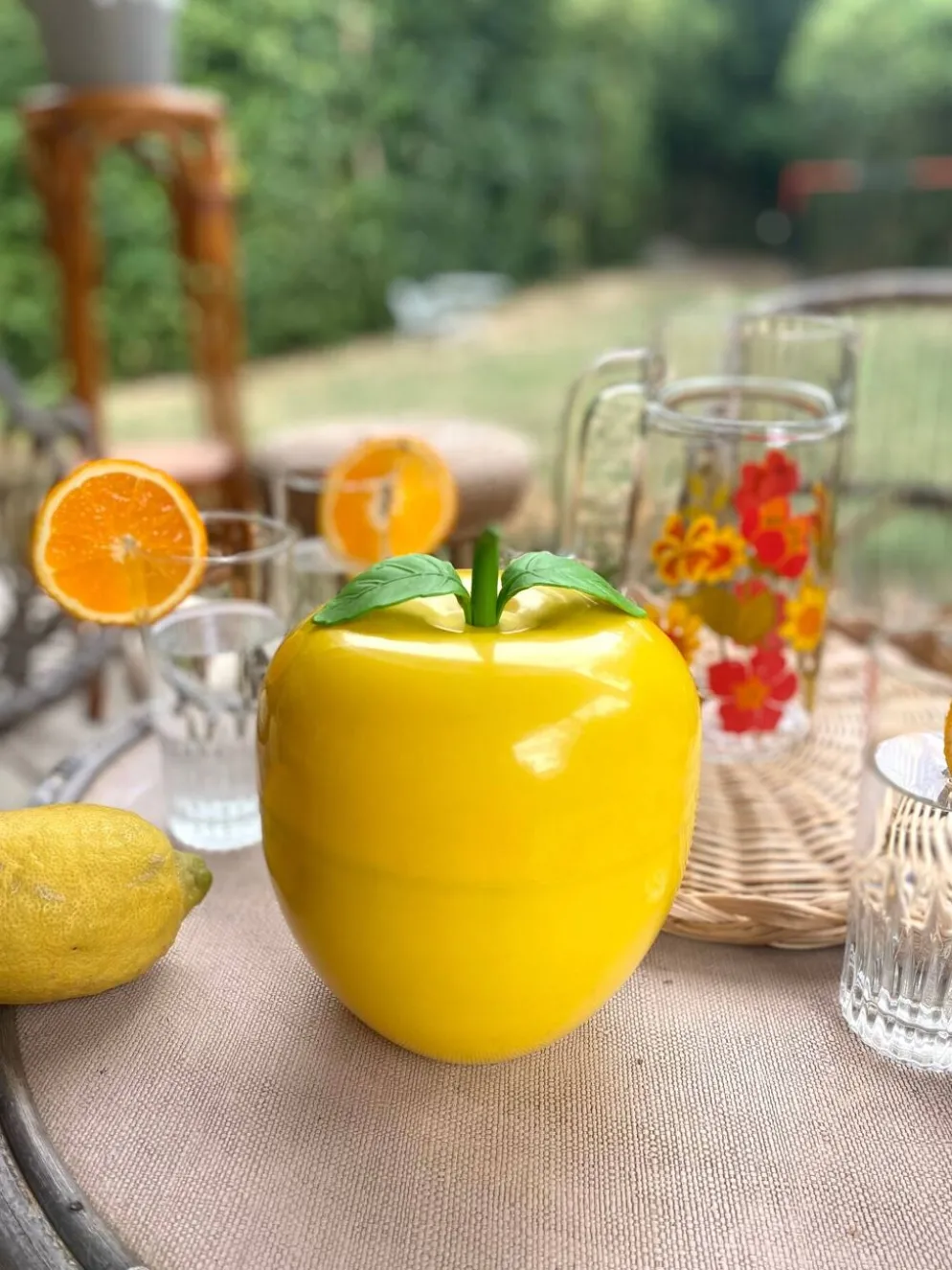 Seau à glaçons "pomme" vintage en plastique jaune, années 70