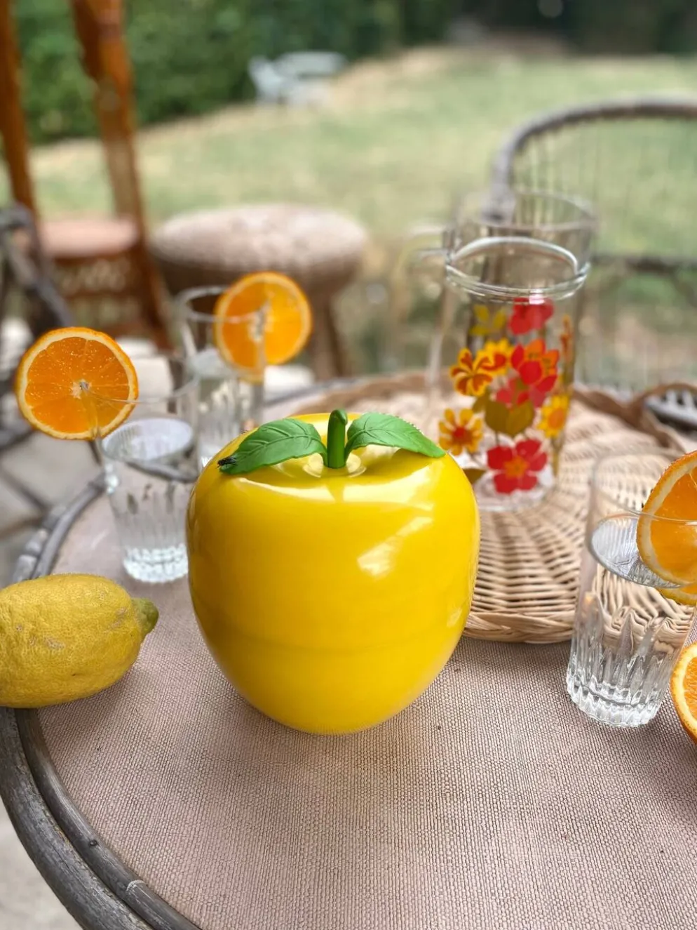 Seau à glaçons "pomme" vintage en plastique jaune, années 70