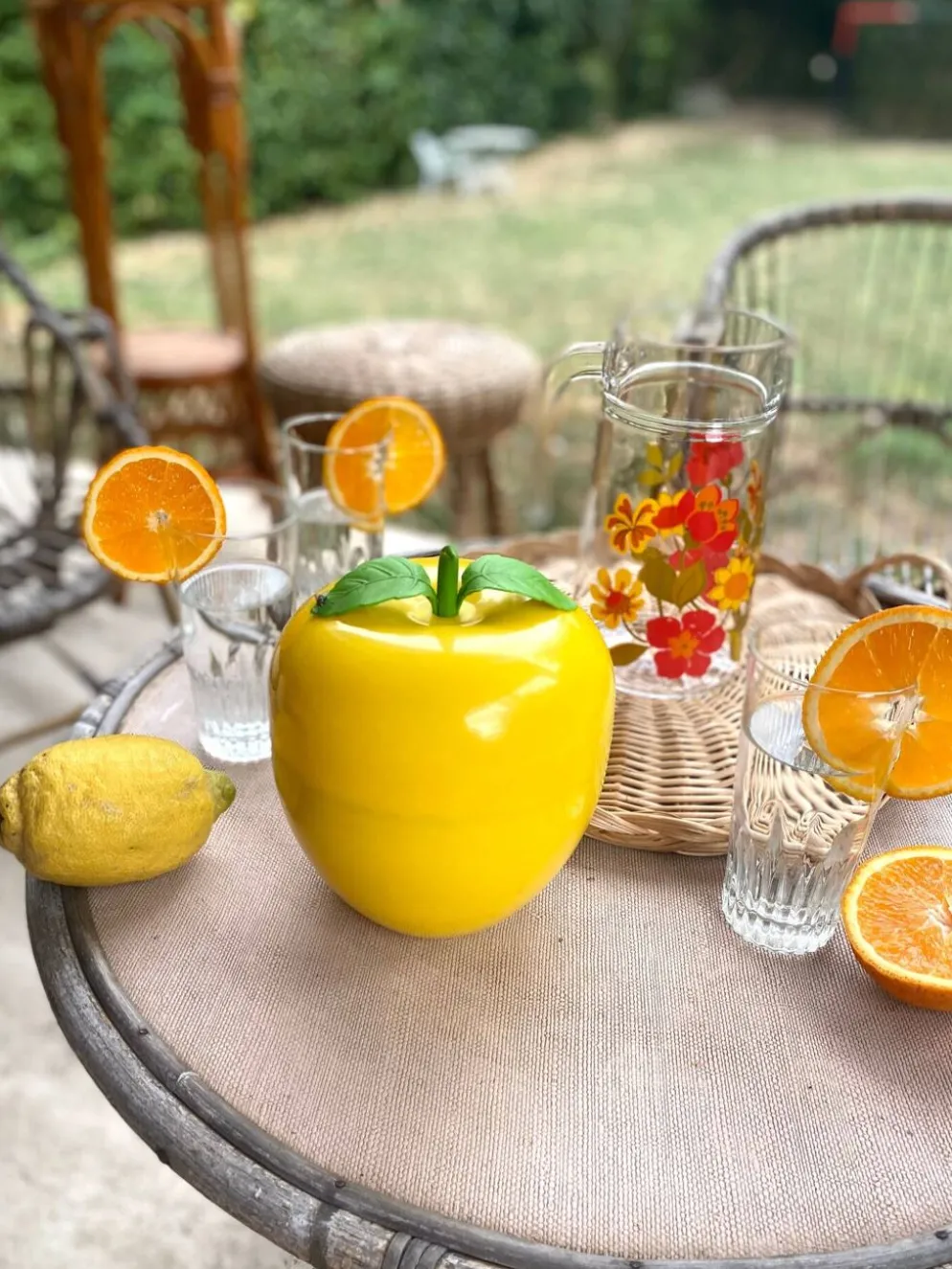 Seau à glaçons "pomme" vintage en plastique jaune, années 70