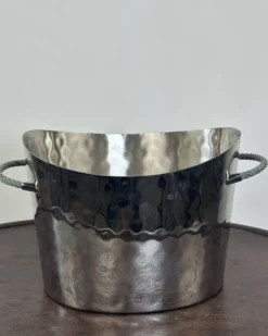 Seau / Vasque à champagne en métal argenté martelé & lissé