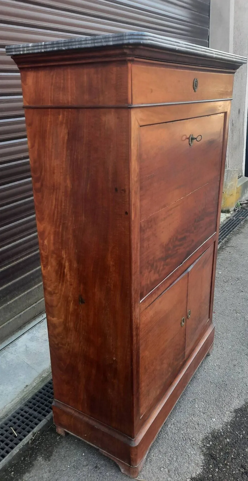 Secretaire en plaquage du dix-neuvieme siècle