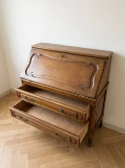Secrétaire à abattant de style Louis XV,