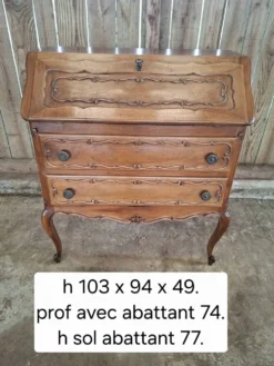 Secrétaire à abattant de style Louis XV en noyer, travail XXeme. (br)