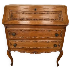 Secrétaire à abattant de style Louis XV en noyer, travail XXeme. (br)
