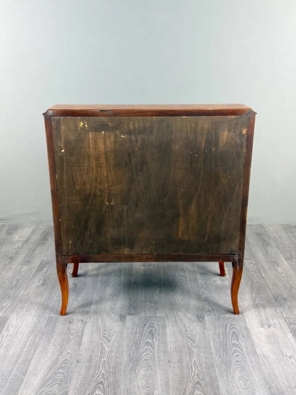 Secrétaire à abattant de style Louis XV en bois de placage et marqueterie, XIXe Siècle