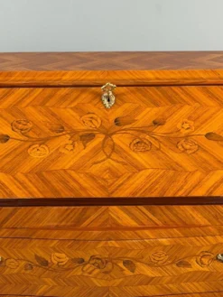 Secrétaire à abattant de style Louis XV en bois de placage et marqueterie, XIXe Siècle