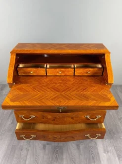 Secrétaire à abattant de style Louis XV en bois de placage et marqueterie, XIXe Siècle
