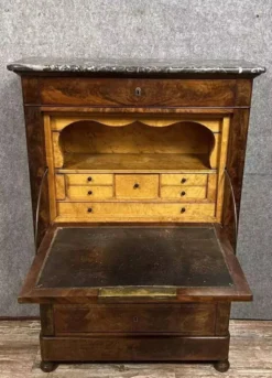 Secrétaire à abattant en acajou flammé – Époque Louis-Philippe, XIXe siècle