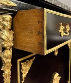 Secrétaire à abattant en bois laqué noir et bronzes dorés – Style Boulle