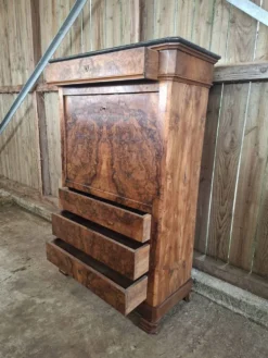 Secrétaire à abattant en ronce de noyer – époque Restauration, XIXe siècle