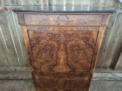 Secrétaire à abattant en ronce de noyer – époque Restauration, XIXe siècle