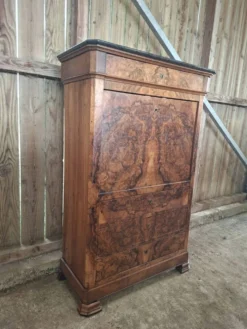 Secrétaire à abattant en ronce de noyer – époque Restauration, XIXe siècle