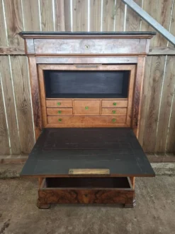 Secrétaire à abattant en ronce de noyer – époque Restauration, XIXe siècle