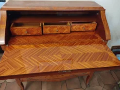 Secrétaire à abattant Louis XV en bois de rose