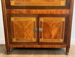 Secrétaire à abattant Louis XVI en marqueterie et plateau de marbre de Carrare