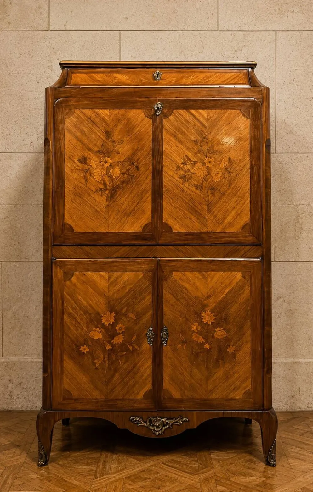 Secrétaire à abattant marqueté de style Louis XV vers 1900